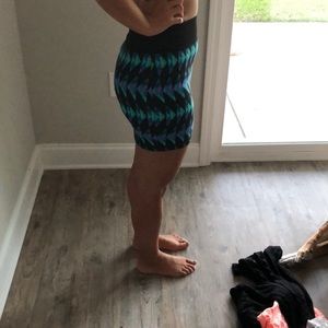 Geometric pattern mini skirt